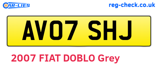 AV07SHJ are the vehicle registration plates.