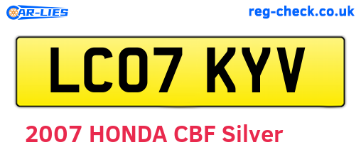 LC07KYV are the vehicle registration plates.