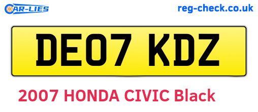 DE07KDZ are the vehicle registration plates.