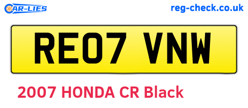 RE07VNW are the vehicle registration plates.