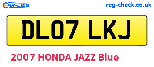 DL07LKJ are the vehicle registration plates.