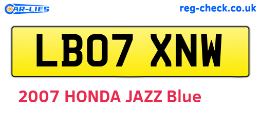 LB07XNW are the vehicle registration plates.