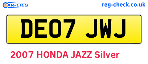 DE07JWJ are the vehicle registration plates.