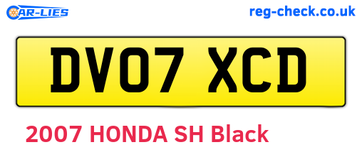 DV07XCD are the vehicle registration plates.