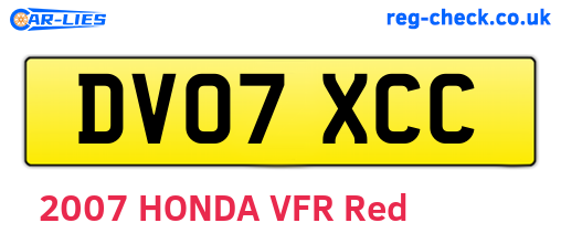 DV07XCC are the vehicle registration plates.
