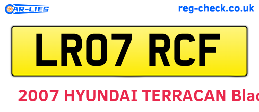 LR07RCF are the vehicle registration plates.