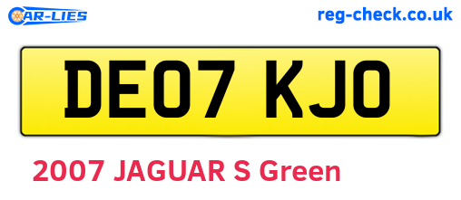 DE07KJO are the vehicle registration plates.