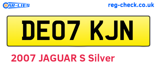 DE07KJN are the vehicle registration plates.