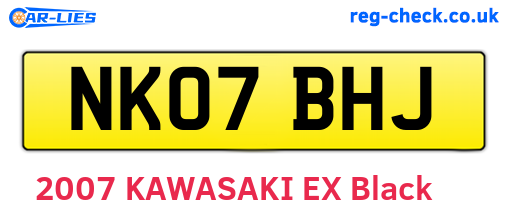 NK07BHJ are the vehicle registration plates.