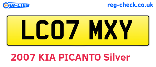 LC07MXY are the vehicle registration plates.