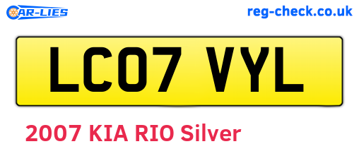 LC07VYL are the vehicle registration plates.
