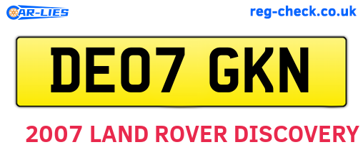 DE07GKN are the vehicle registration plates.