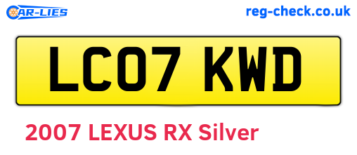 LC07KWD are the vehicle registration plates.