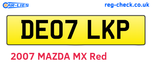 DE07LKP are the vehicle registration plates.