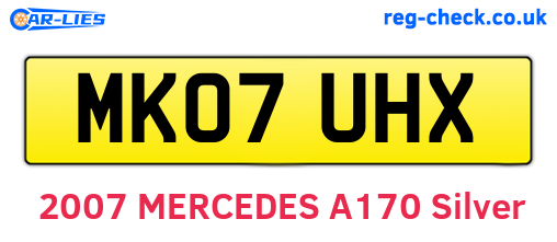 MK07UHX are the vehicle registration plates.