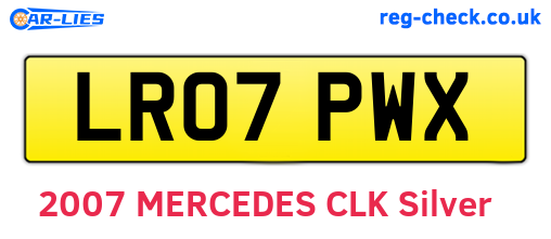 LR07PWX are the vehicle registration plates.