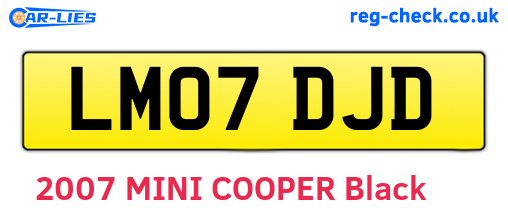 LM07DJD are the vehicle registration plates.