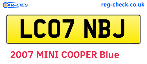 LC07NBJ are the vehicle registration plates.