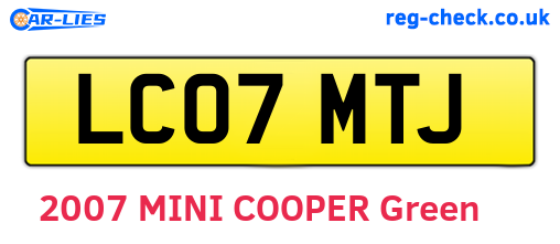 LC07MTJ are the vehicle registration plates.