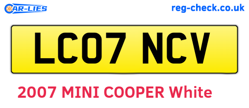 LC07NCV are the vehicle registration plates.