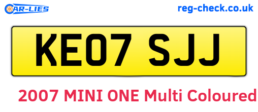 KE07SJJ are the vehicle registration plates.