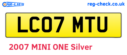 LC07MTU are the vehicle registration plates.