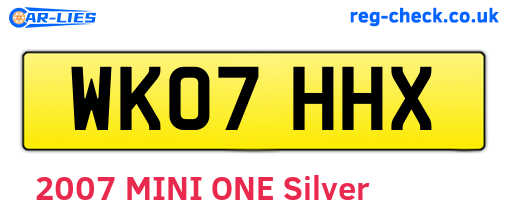 WK07HHX are the vehicle registration plates.
