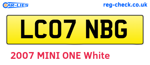 LC07NBG are the vehicle registration plates.