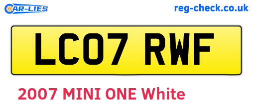 LC07RWF are the vehicle registration plates.