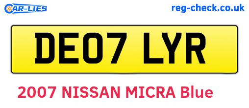 DE07LYR are the vehicle registration plates.