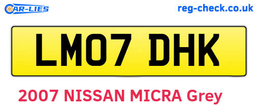 LM07DHK are the vehicle registration plates.