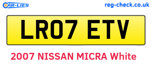 LR07ETV are the vehicle registration plates.