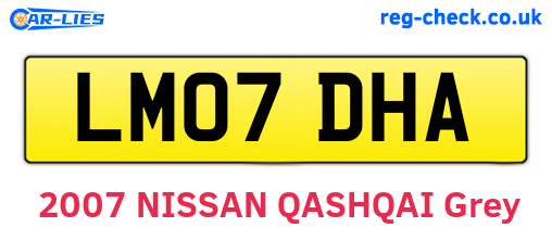 LM07DHA are the vehicle registration plates.