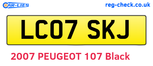 LC07SKJ are the vehicle registration plates.