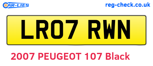 LR07RWN are the vehicle registration plates.
