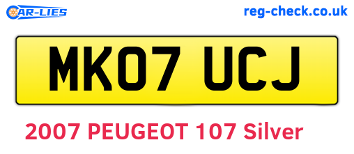MK07UCJ are the vehicle registration plates.