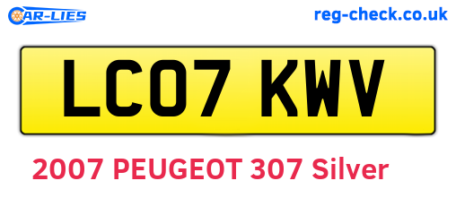 LC07KWV are the vehicle registration plates.