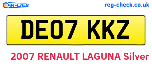 DE07KKZ are the vehicle registration plates.