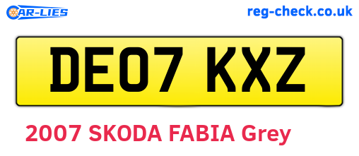 DE07KXZ are the vehicle registration plates.