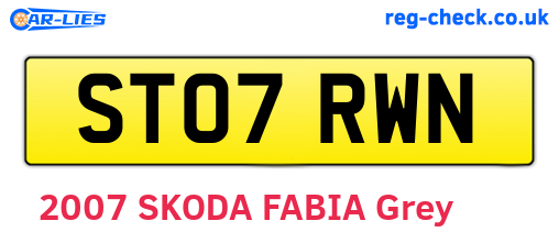 ST07RWN are the vehicle registration plates.
