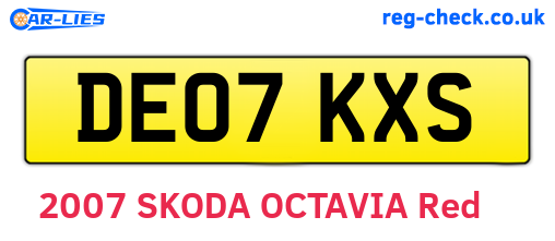 DE07KXS are the vehicle registration plates.