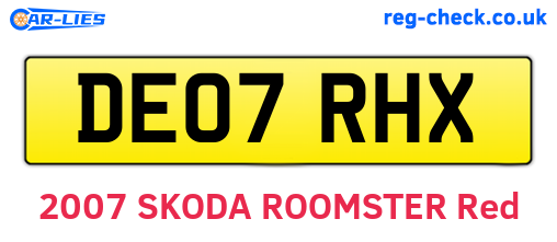 DE07RHX are the vehicle registration plates.