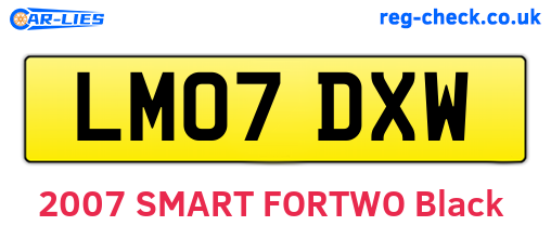 LM07DXW are the vehicle registration plates.