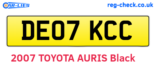 DE07KCC are the vehicle registration plates.
