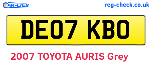 DE07KBO are the vehicle registration plates.