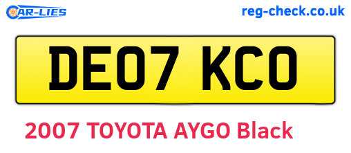 DE07KCO are the vehicle registration plates.