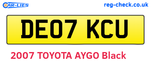 DE07KCU are the vehicle registration plates.