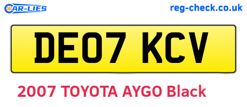 DE07KCV are the vehicle registration plates.
