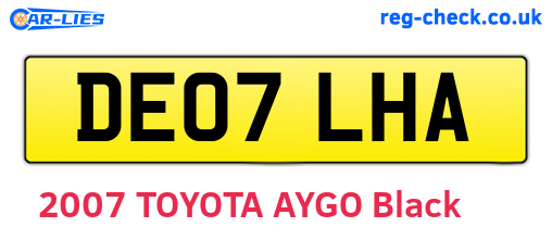 DE07LHA are the vehicle registration plates.
