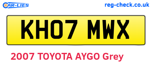 KH07MWX are the vehicle registration plates.